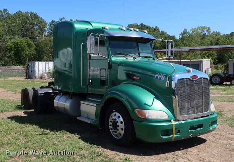 image for item DD1631 2009 Peterbilt 386 semi truck