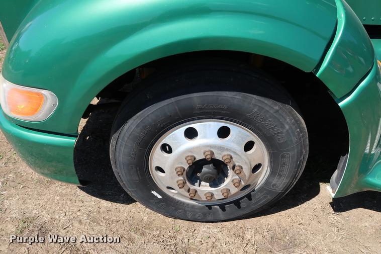 image for item DD1631 2009 Peterbilt 386 semi truck