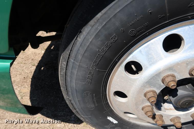 image for item DD1631 2009 Peterbilt 386 semi truck