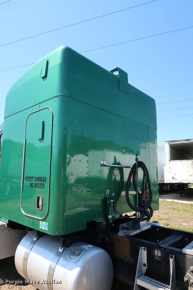 image for item DD1631 2009 Peterbilt 386 semi truck