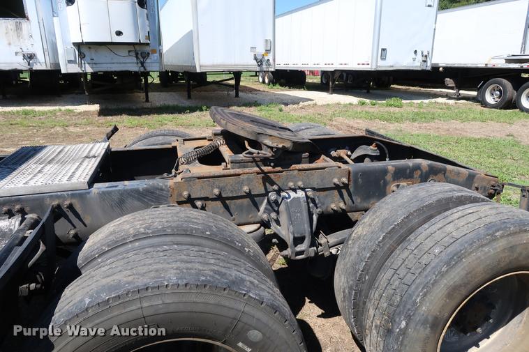 image for item DD1631 2009 Peterbilt 386 semi truck