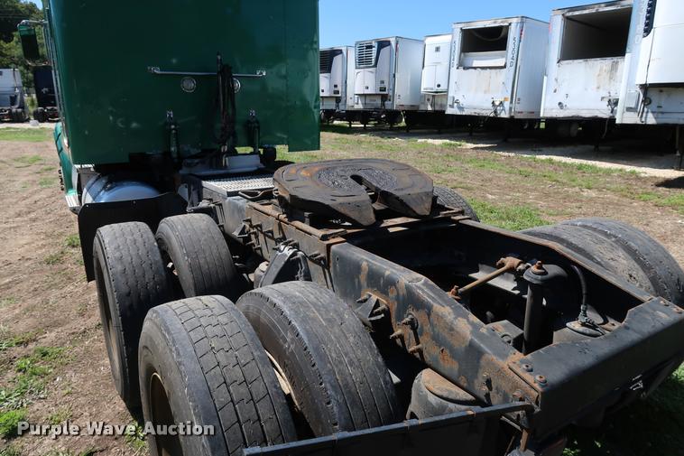 image for item DD1631 2009 Peterbilt 386 semi truck
