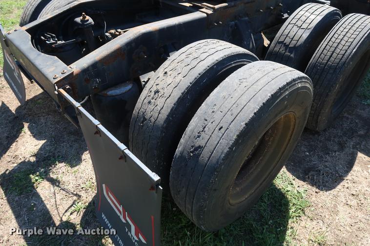 image for item DD1631 2009 Peterbilt 386 semi truck