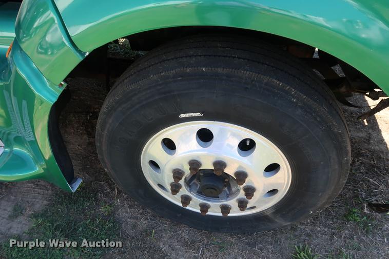 image for item DD1631 2009 Peterbilt 386 semi truck