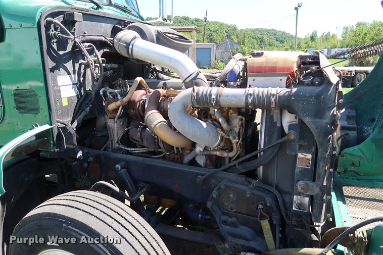 image for item DD1631 2009 Peterbilt 386 semi truck