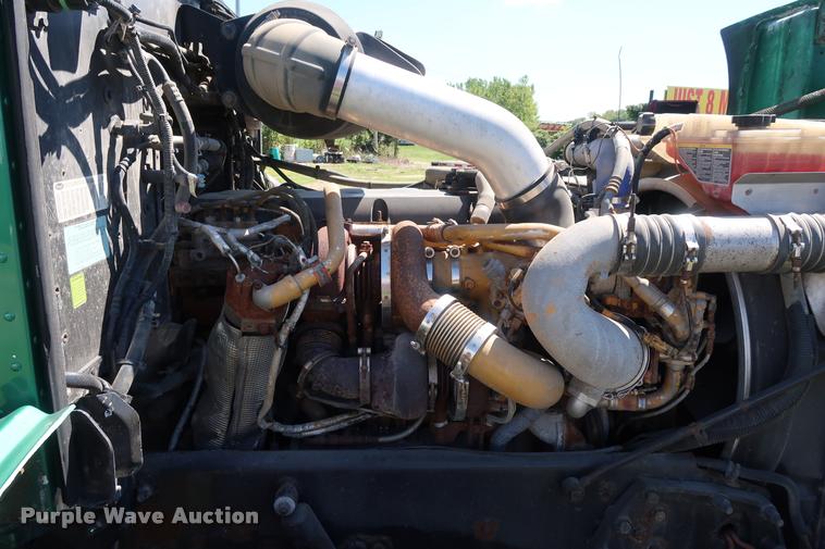 image for item DD1631 2009 Peterbilt 386 semi truck