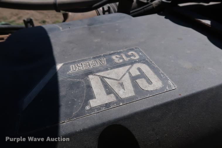 image for item DD1631 2009 Peterbilt 386 semi truck