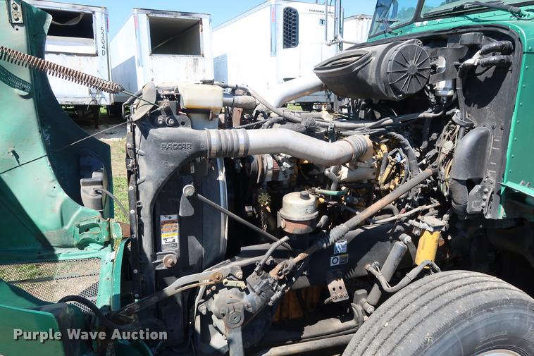 image for item DD1631 2009 Peterbilt 386 semi truck