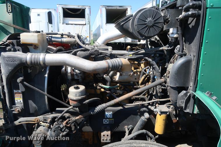 image for item DD1631 2009 Peterbilt 386 semi truck