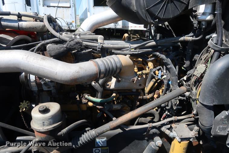image for item DD1631 2009 Peterbilt 386 semi truck