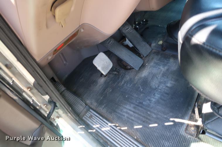 image for item DD1631 2009 Peterbilt 386 semi truck