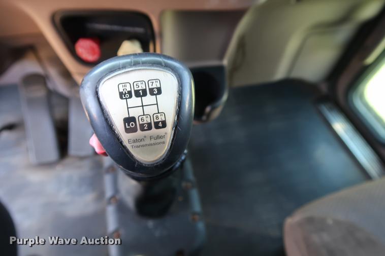 image for item DD1631 2009 Peterbilt 386 semi truck