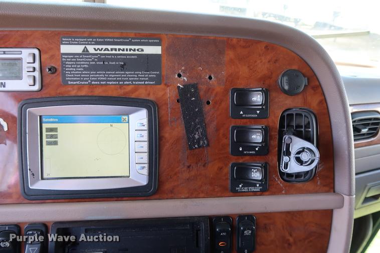 image for item DD1631 2009 Peterbilt 386 semi truck