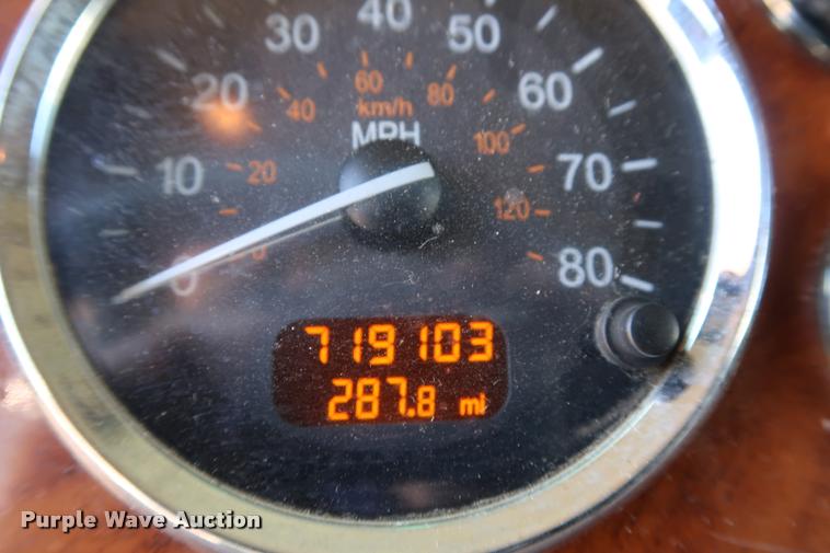 image for item DD1631 2009 Peterbilt 386 semi truck