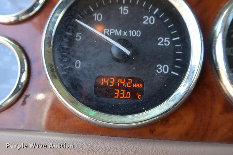 image for item DD1631 2009 Peterbilt 386 semi truck