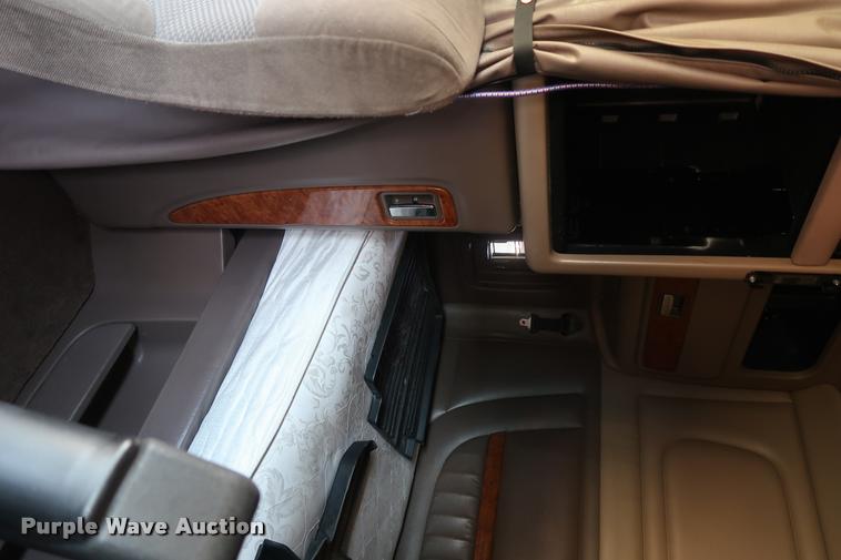 image for item DD1631 2009 Peterbilt 386 semi truck