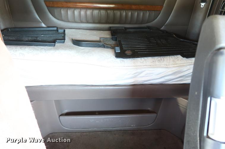 image for item DD1631 2009 Peterbilt 386 semi truck