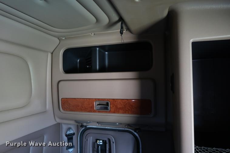 image for item DD1631 2009 Peterbilt 386 semi truck