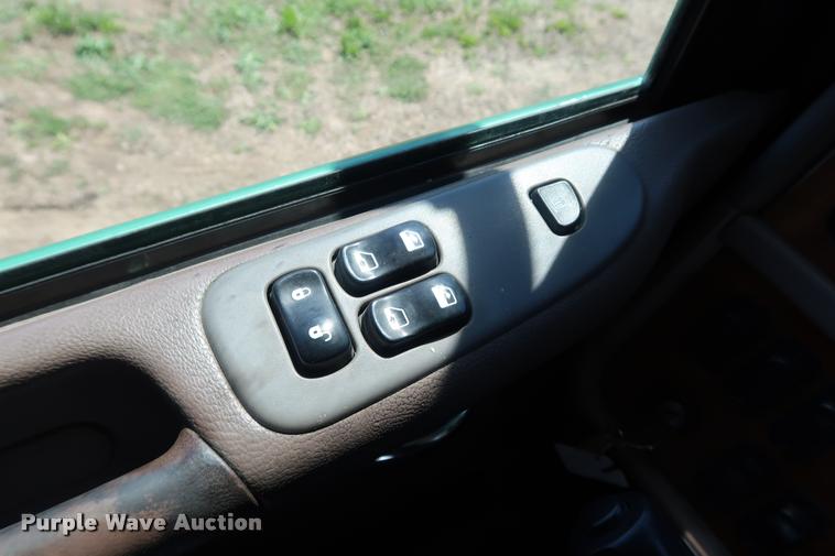 image for item DD1631 2009 Peterbilt 386 semi truck