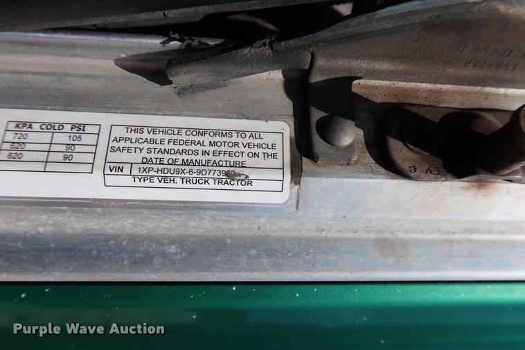 image for item DD1631 2009 Peterbilt 386 semi truck