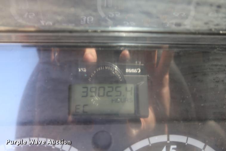 image for item DD1632 2004 Freightliner Columbia CL120 semi truck