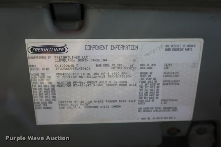 image for item DD1632 2004 Freightliner Columbia CL120 semi truck