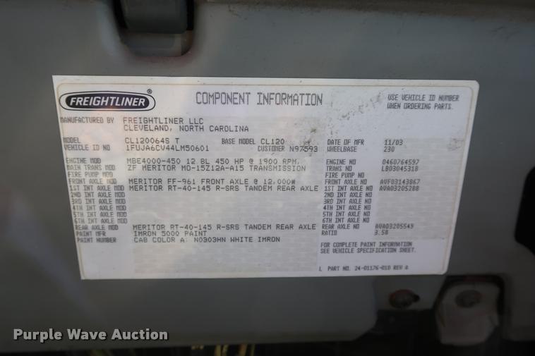 image for item DD1632 2004 Freightliner Columbia CL120 semi truck