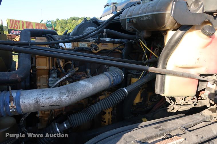 image for item DD1633 2000 Freightliner Century Class CL120 semi truck