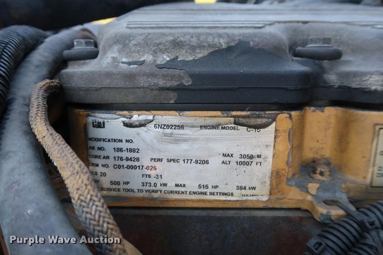 image for item DD1633 2000 Freightliner Century Class CL120 semi truck