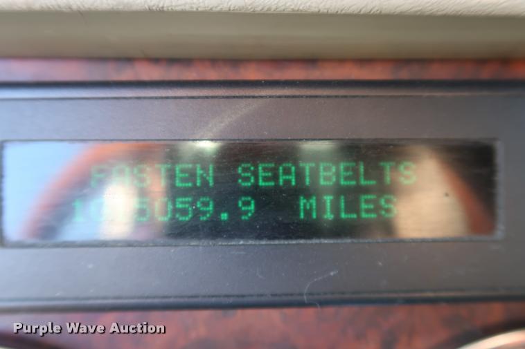 image for item DD1633 2000 Freightliner Century Class CL120 semi truck