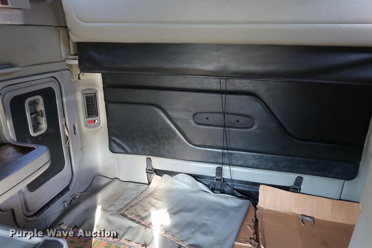 image for item DD1633 2000 Freightliner Century Class CL120 semi truck