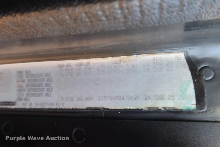 image for item DD1633 2000 Freightliner Century Class CL120 semi truck