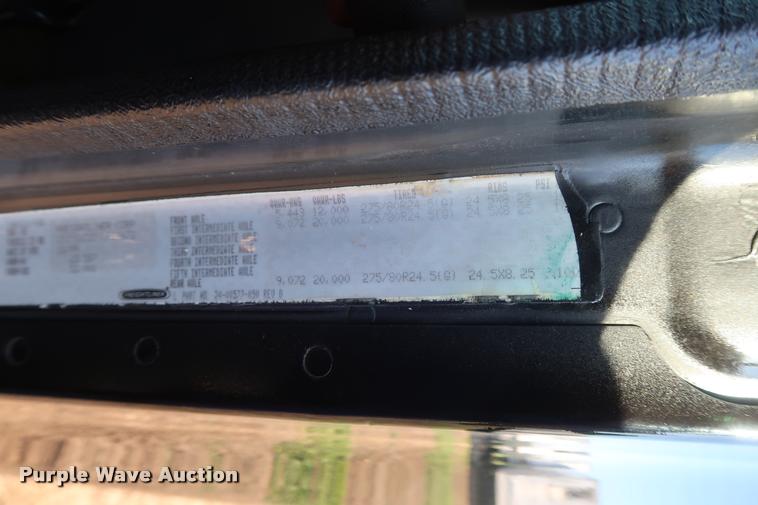 image for item DD1633 2000 Freightliner Century Class CL120 semi truck