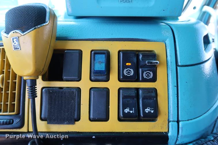 image for item DD1634 2007 Volvo VNL semi truck