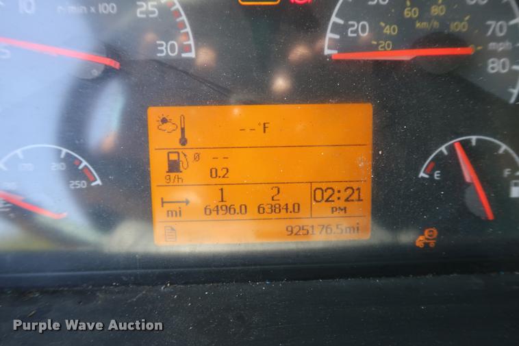 image for item DD1634 2007 Volvo VNL semi truck