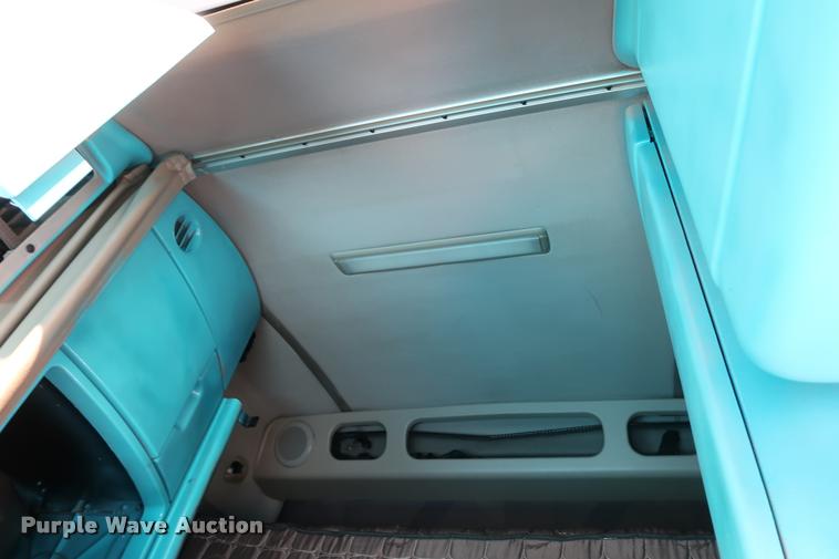 image for item DD1634 2007 Volvo VNL semi truck