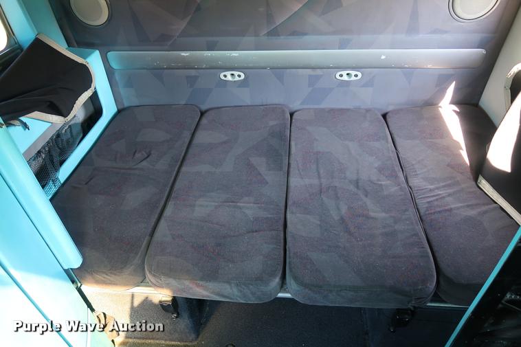 image for item DD1634 2007 Volvo VNL semi truck