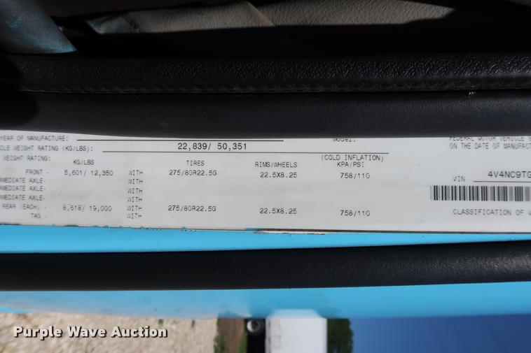 image for item DD1634 2007 Volvo VNL semi truck