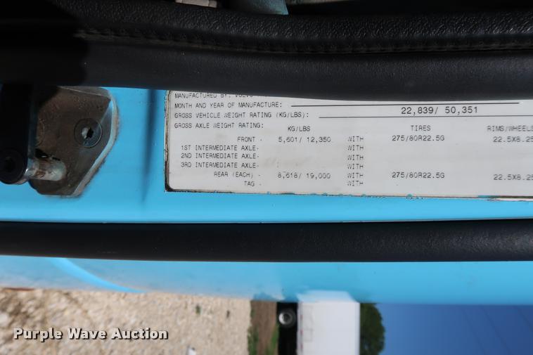 image for item DD1634 2007 Volvo VNL semi truck