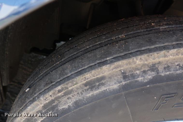 image for item DD1635 2006 Volvo VNL semi truck