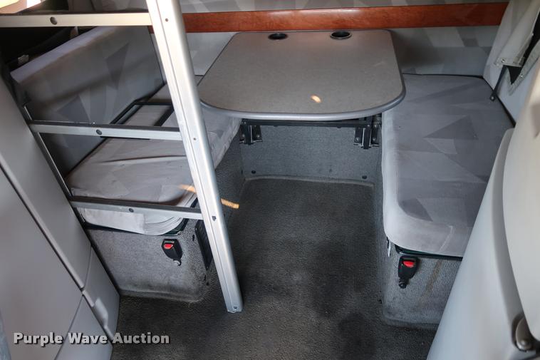 image for item DD1635 2006 Volvo VNL semi truck