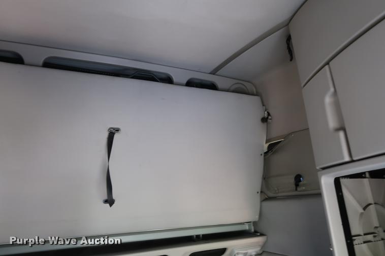 image for item DD1635 2006 Volvo VNL semi truck