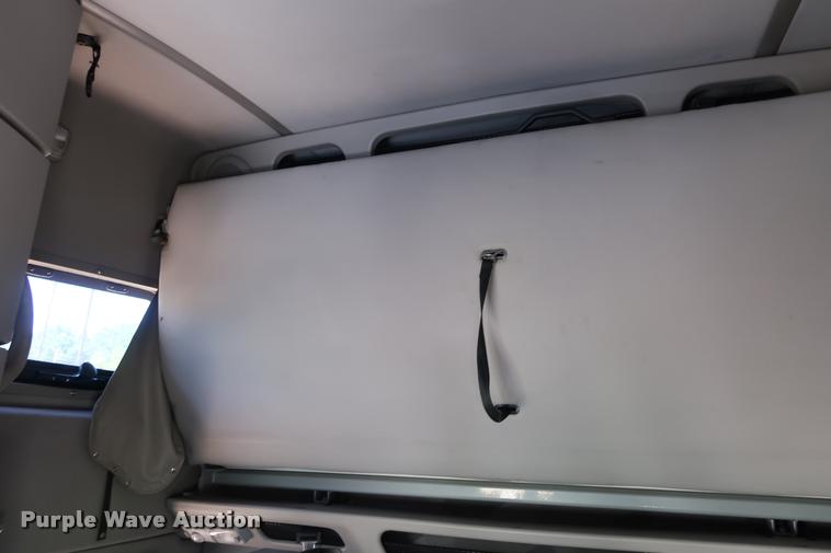 image for item DD1635 2006 Volvo VNL semi truck