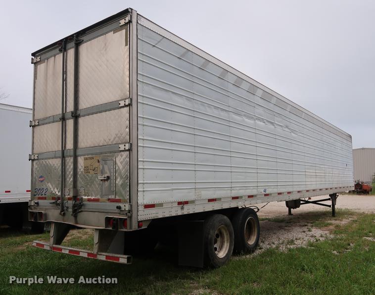 image for item DD1684 2004 Utility 3000R refrigerated van trailer