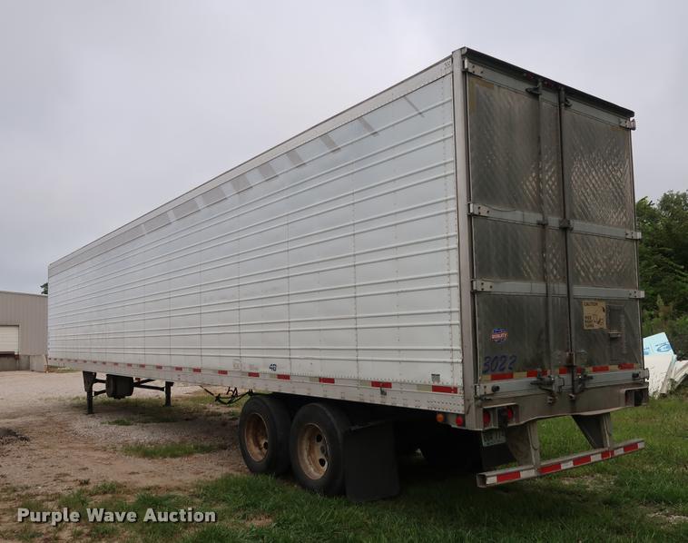 image for item DD1684 2004 Utility 3000R refrigerated van trailer