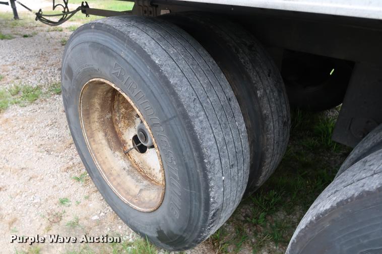 image for item DD1684 2004 Utility 3000R refrigerated van trailer