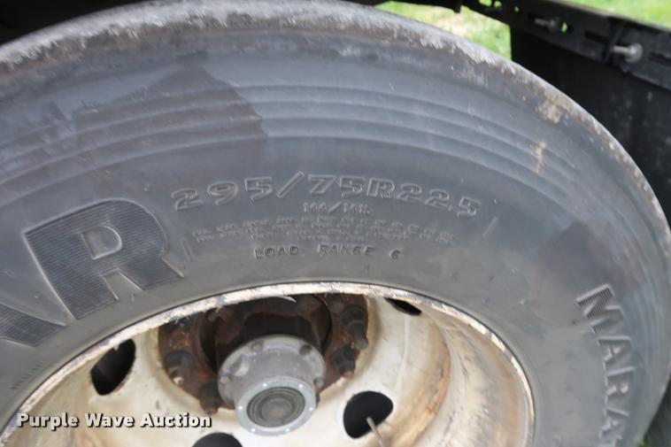 image for item DD1684 2004 Utility 3000R refrigerated van trailer