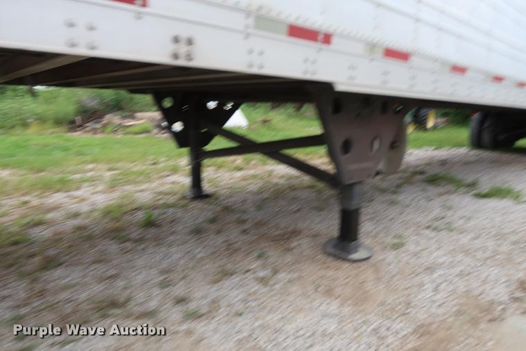 image for item DD1684 2004 Utility 3000R refrigerated van trailer