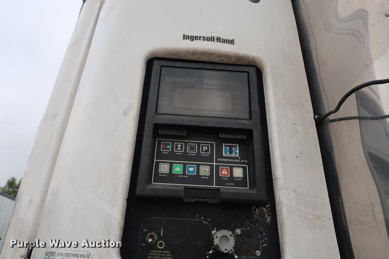 image for item DD1684 2004 Utility 3000R refrigerated van trailer