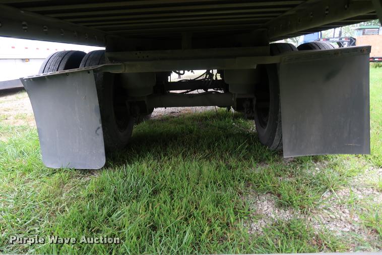 image for item DD1684 2004 Utility 3000R refrigerated van trailer